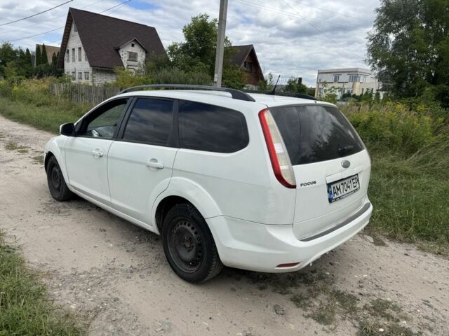 Белый Форд Фокус, объемом двигателя 1.6 л и пробегом 250 тыс. км за 2000 $, фото 3 на Automoto.ua
