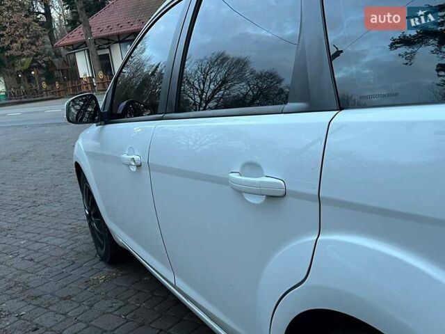 Білий Форд Фокус, об'ємом двигуна 1.6 л та пробігом 297 тис. км за 5299 $, фото 30 на Automoto.ua