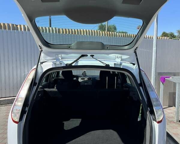 Білий Форд Фокус, об'ємом двигуна 1.8 л та пробігом 233 тис. км за 5750 $, фото 1 на Automoto.ua