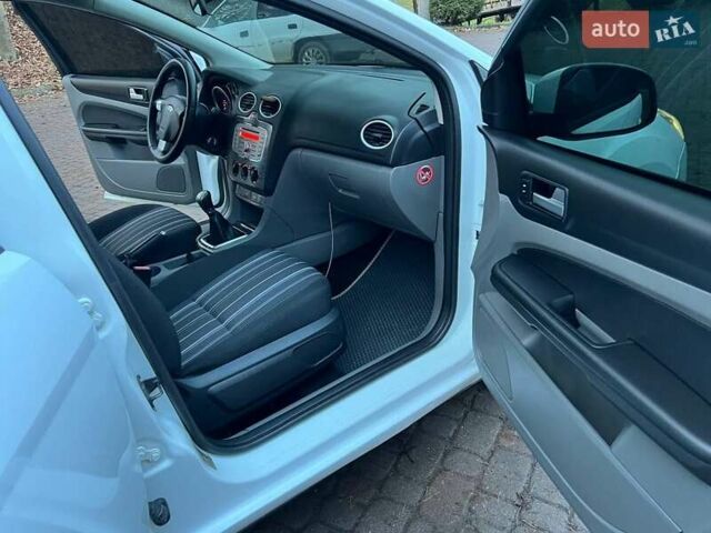 Білий Форд Фокус, об'ємом двигуна 1.6 л та пробігом 297 тис. км за 5299 $, фото 39 на Automoto.ua