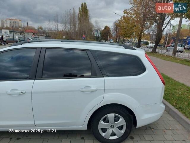 Форд Фокус 2009 в Хмельницком на Automoto.ua Белый Форд Фокус, объемом двигателя 1.6 л и пробегом 250 тыс. км за 5250 $, фото 8 на Automoto.ua