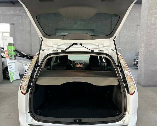 Білий Форд Фокус, об'ємом двигуна 1.6 л та пробігом 198 тис. км за 6999 $, фото 19 на Automoto.ua