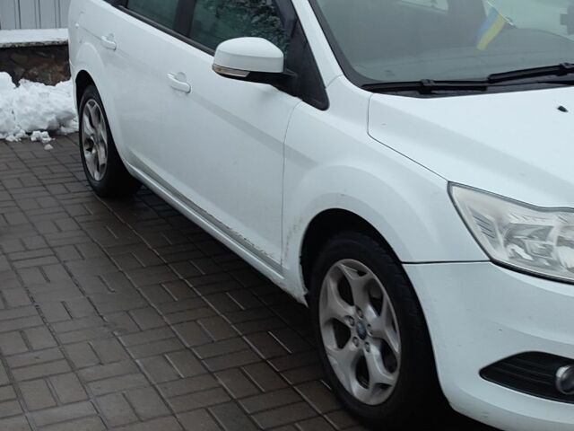 Белый Форд Фокус, объемом двигателя 2 л и пробегом 254 тыс. км за 6000 $, фото 2 на Automoto.ua