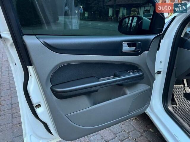 Білий Форд Фокус, об'ємом двигуна 1.6 л та пробігом 297 тис. км за 5299 $, фото 49 на Automoto.ua