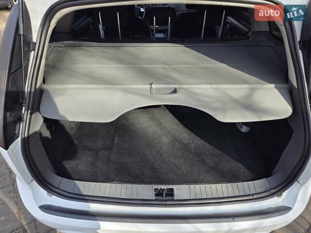 Белый Форд Фокус, объемом двигателя 1.6 л и пробегом 290 тыс. км за 5600 $, фото 21 на Automoto.ua