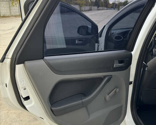 Форд Фокус 2009 в Одессе на Automoto.ua Белый Форд Фокус, объемом двигателя 1.6 л и пробегом 228 тыс. км за 6800 $, фото 13 на Automoto.ua