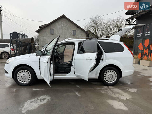 Белый Форд Фокус, объемом двигателя 1.8 л и пробегом 205 тыс. км за 5700 $, фото 18 на Automoto.ua