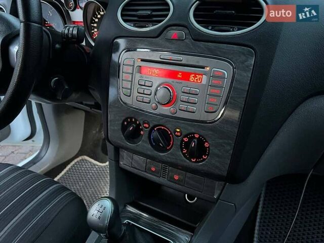 Білий Форд Фокус, об'ємом двигуна 1.6 л та пробігом 297 тис. км за 5299 $, фото 43 на Automoto.ua