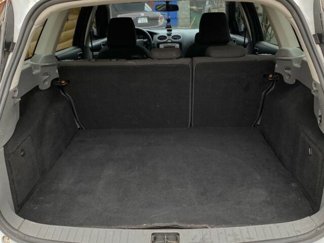 Белый Форд Фокус, объемом двигателя 1.6 л и пробегом 235 тыс. км за 6250 $, фото 14 на Automoto.ua