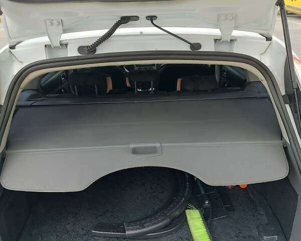 Форд Фокус 2009 в Хмельницком на Automoto.ua Белый Форд Фокус, объемом двигателя 1.6 л и пробегом 250 тыс. км за 5250 $, фото 16 на Automoto.ua