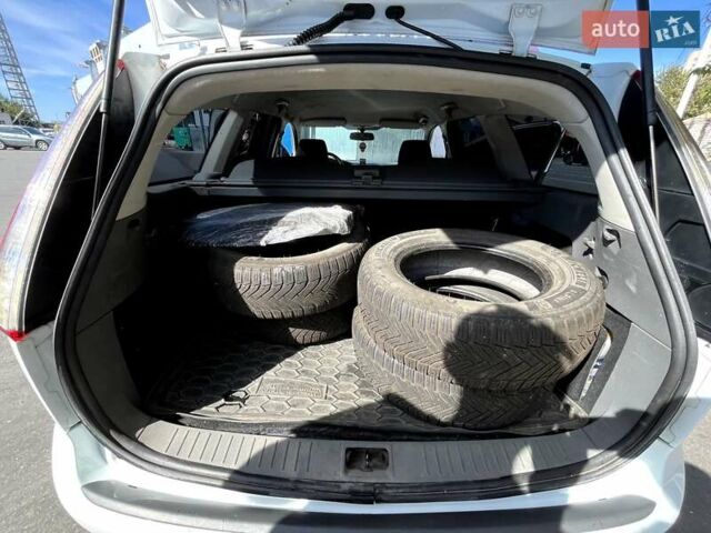 Белый Форд Фокус, объемом двигателя 1.56 л и пробегом 275 тыс. км за 5600 $, фото 1 на Automoto.ua