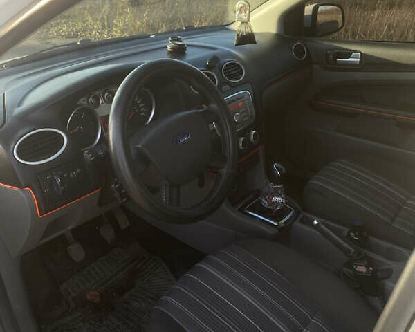 Білий Форд Фокус, об'ємом двигуна 1.6 л та пробігом 235 тис. км за 6100 $, фото 12 на Automoto.ua