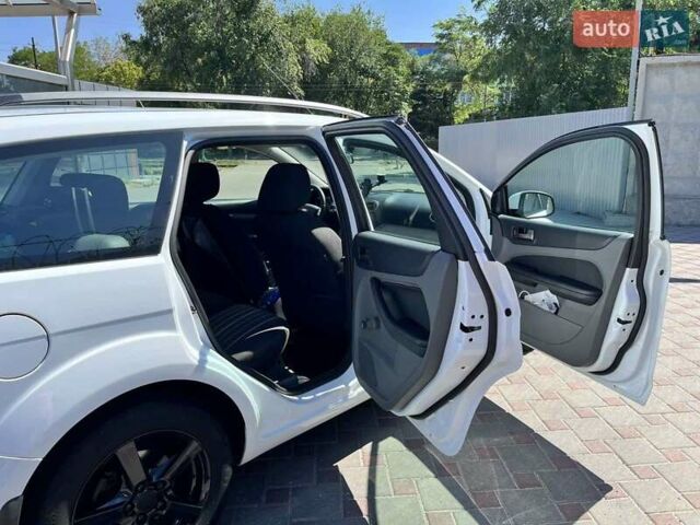 Білий Форд Фокус, об'ємом двигуна 1.8 л та пробігом 233 тис. км за 5750 $, фото 6 на Automoto.ua