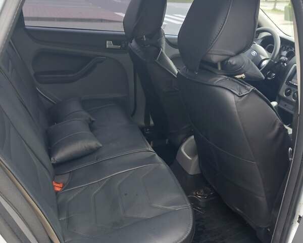 Форд Фокус 2009 в Хмельницком на Automoto.ua Белый Форд Фокус, объемом двигателя 1.6 л и пробегом 250 тыс. км за 5250 $, фото 6 на Automoto.ua