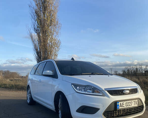 Білий Форд Фокус, об'ємом двигуна 1.6 л та пробігом 235 тис. км за 6100 $, фото 3 на Automoto.ua