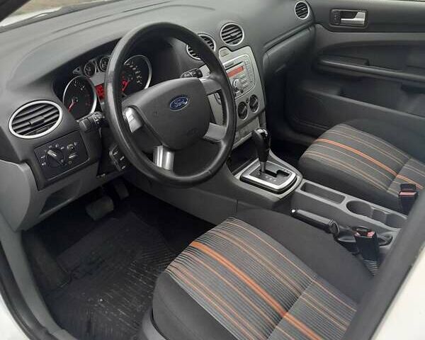 Белый Форд Фокус, объемом двигателя 1.6 л и пробегом 218 тыс. км за 6000 $, фото 5 на Automoto.ua