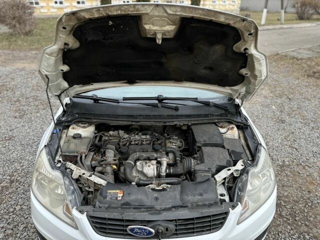 Белый Форд Фокус, объемом двигателя 1.6 л и пробегом 285 тыс. км за 2999 $, фото 7 на Automoto.ua