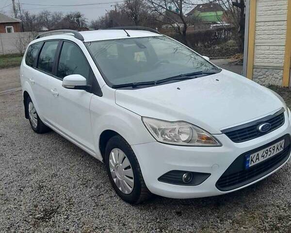 Белый Форд Фокус, объемом двигателя 1.6 л и пробегом 218 тыс. км за 6000 $, фото 2 на Automoto.ua