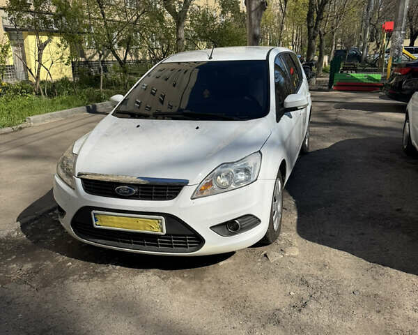 Белый Форд Фокус, объемом двигателя 1.56 л и пробегом 223 тыс. км за 6000 $, фото 3 на Automoto.ua