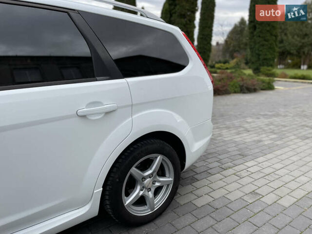 Белый Форд Фокус, объемом двигателя 1.6 л и пробегом 257 тыс. км за 5999 $, фото 23 на Automoto.ua