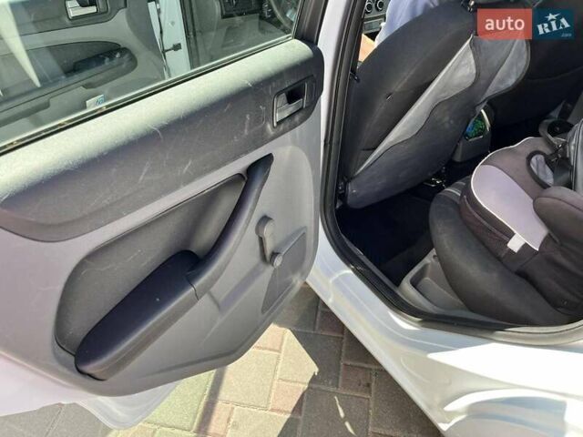 Білий Форд Фокус, об'ємом двигуна 1.8 л та пробігом 227 тис. км за 6000 $, фото 12 на Automoto.ua