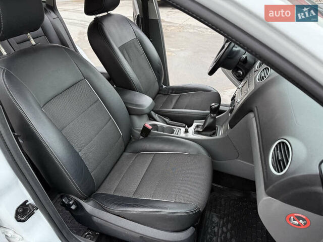 Белый Форд Фокус, объемом двигателя 1.8 л и пробегом 205 тыс. км за 5700 $, фото 36 на Automoto.ua