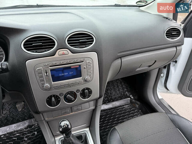 Белый Форд Фокус, объемом двигателя 1.8 л и пробегом 205 тыс. км за 5700 $, фото 33 на Automoto.ua