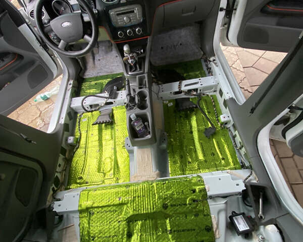 Білий Форд Фокус, об'ємом двигуна 1.6 л та пробігом 235 тис. км за 6100 $, фото 20 на Automoto.ua