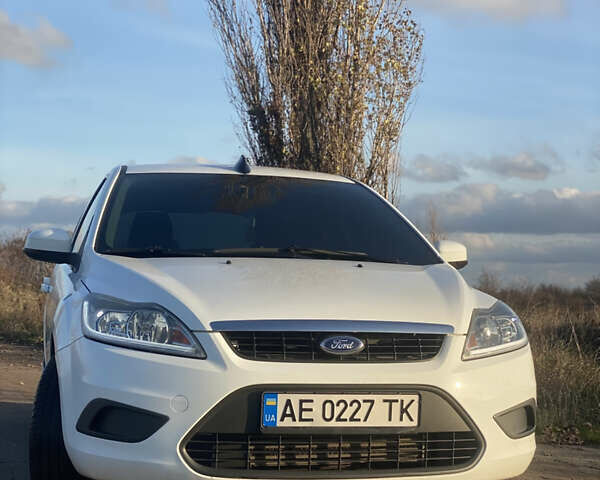 Білий Форд Фокус, об'ємом двигуна 1.6 л та пробігом 235 тис. км за 6100 $, фото 2 на Automoto.ua