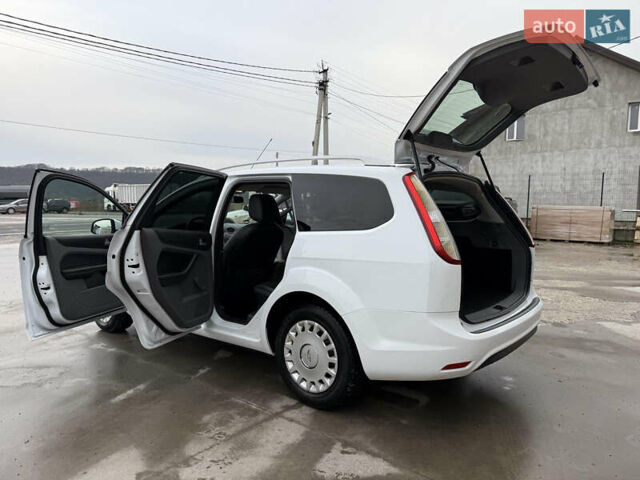Белый Форд Фокус, объемом двигателя 1.8 л и пробегом 205 тыс. км за 5700 $, фото 19 на Automoto.ua