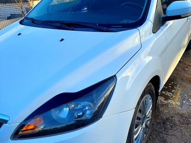 Білий Форд Фокус, об'ємом двигуна 1.6 л та пробігом 211 тис. км за 5500 $, фото 3 на Automoto.ua