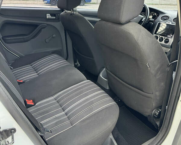 Форд Фокус 2009 в Одессе на Automoto.ua Белый Форд Фокус, объемом двигателя 1.6 л и пробегом 228 тыс. км за 6800 $, фото 19 на Automoto.ua