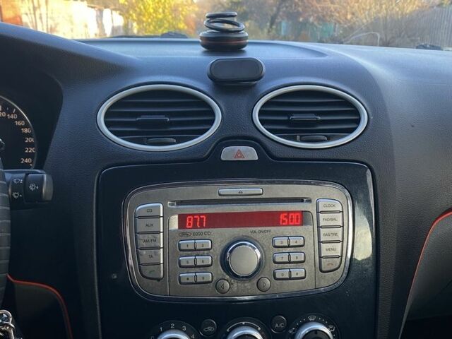 Белый Форд Фокус, объемом двигателя 1.6 л и пробегом 235 тыс. км за 6250 $, фото 11 на Automoto.ua