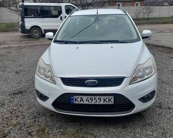 Белый Форд Фокус, объемом двигателя 1.6 л и пробегом 218 тыс. км за 6000 $, фото 1 на Automoto.ua