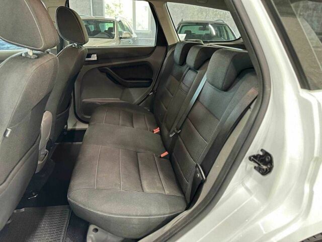 Белый Форд Фокус, объемом двигателя 1.6 л и пробегом 198 тыс. км за 6999 $, фото 14 на Automoto.ua