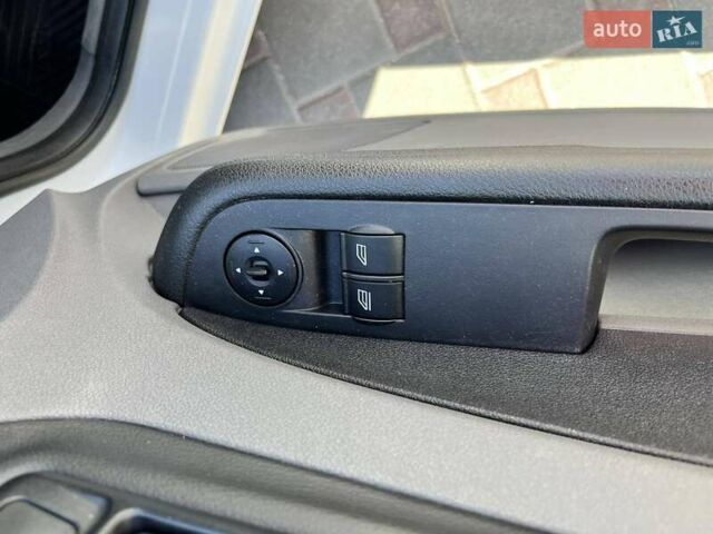 Білий Форд Фокус, об'ємом двигуна 1.8 л та пробігом 227 тис. км за 6000 $, фото 9 на Automoto.ua