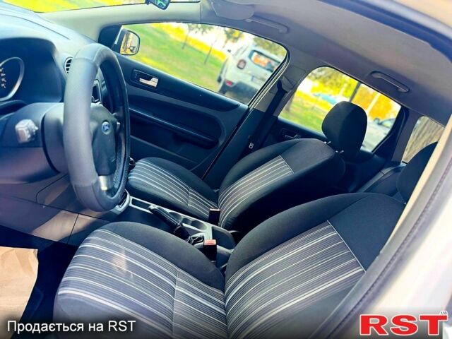 Белый Форд Фокус, объемом двигателя 1.6 л и пробегом 210 тыс. км за 6300 $, фото 3 на Automoto.ua