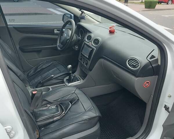 Форд Фокус 2009 в Хмельницком на Automoto.ua Белый Форд Фокус, объемом двигателя 1.6 л и пробегом 250 тыс. км за 5250 $, фото 3 на Automoto.ua