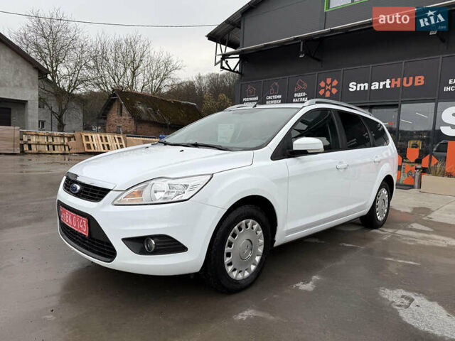 Белый Форд Фокус, объемом двигателя 1.8 л и пробегом 205 тыс. км за 5700 $, фото 1 на Automoto.ua