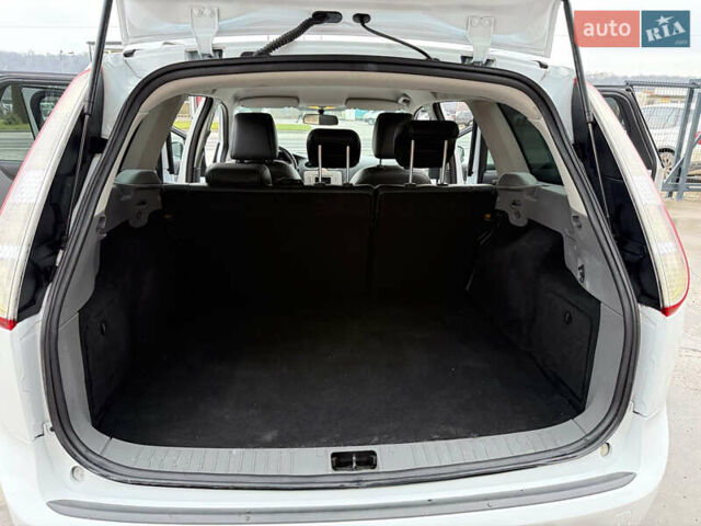 Белый Форд Фокус, объемом двигателя 1.8 л и пробегом 205 тыс. км за 5700 $, фото 40 на Automoto.ua