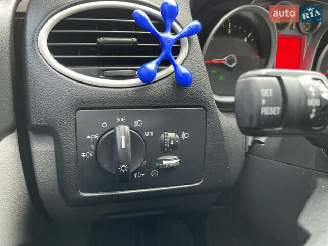 Белый Форд Фокус, объемом двигателя 1.6 л и пробегом 257 тыс. км за 5999 $, фото 32 на Automoto.ua