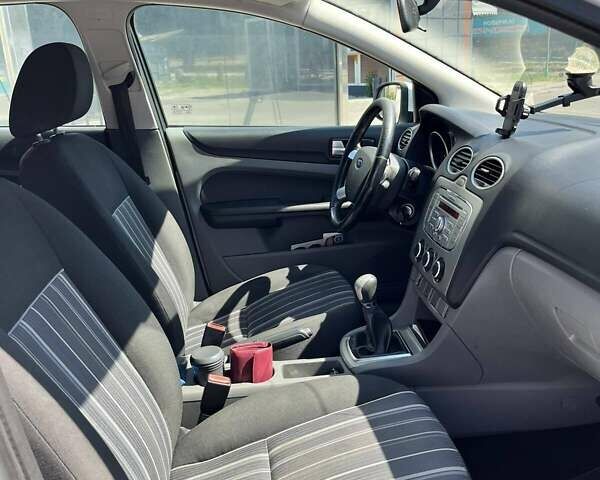 Білий Форд Фокус, об'ємом двигуна 1.8 л та пробігом 233 тис. км за 5750 $, фото 7 на Automoto.ua