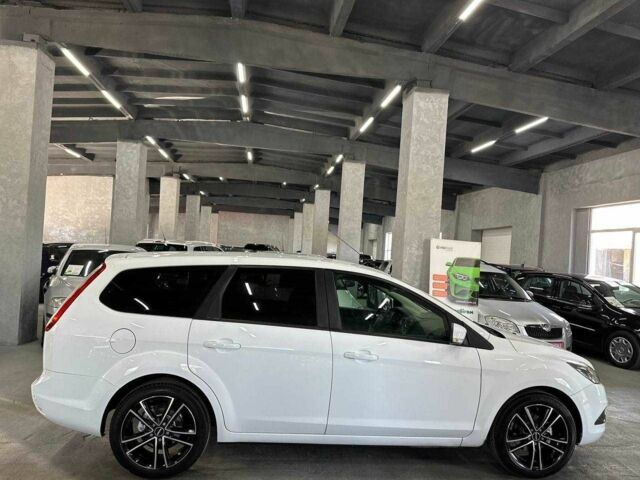 Белый Форд Фокус, объемом двигателя 1.6 л и пробегом 198 тыс. км за 6999 $, фото 7 на Automoto.ua