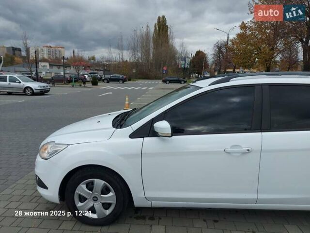 Форд Фокус 2009 в Хмельницком на Automoto.ua Белый Форд Фокус, объемом двигателя 1.6 л и пробегом 250 тыс. км за 5250 $, фото 1 на Automoto.ua