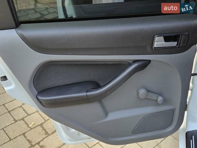 Белый Форд Фокус, объемом двигателя 1.6 л и пробегом 290 тыс. км за 5600 $, фото 26 на Automoto.ua