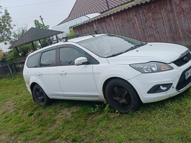 Білий Форд Фокус, об'ємом двигуна 1.6 л та пробігом 400 тис. км за 4500 $, фото 1 на Automoto.ua