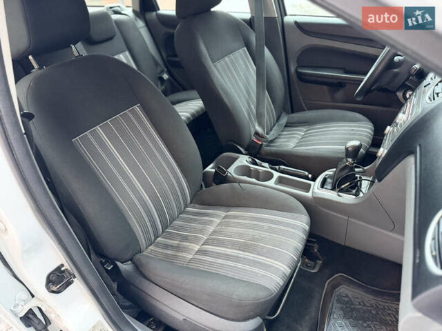 Білий Форд Фокус, об'ємом двигуна 1.6 л та пробігом 355 тис. км за 3650 $, фото 7 на Automoto.ua