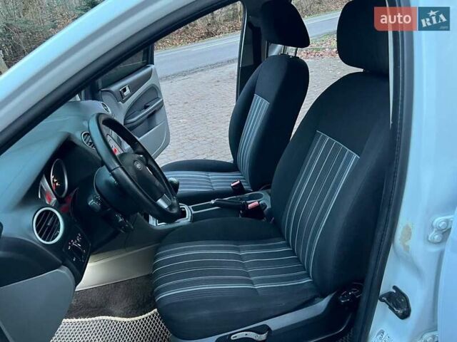 Білий Форд Фокус, об'ємом двигуна 1.6 л та пробігом 297 тис. км за 5299 $, фото 42 на Automoto.ua