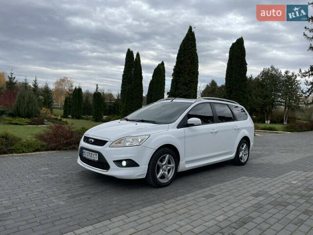 Белый Форд Фокус, объемом двигателя 1.6 л и пробегом 257 тыс. км за 5999 $, фото 3 на Automoto.ua
