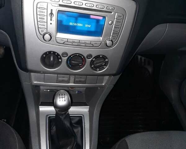 Белый Форд Фокус, объемом двигателя 1.6 л и пробегом 286 тыс. км за 5300 $, фото 6 на Automoto.ua